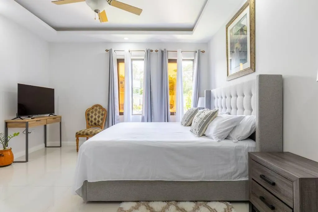 Sun Shine Luxury Villas 2 Bedroom Pool & Gym Ocho Rios St Ann Jamaica