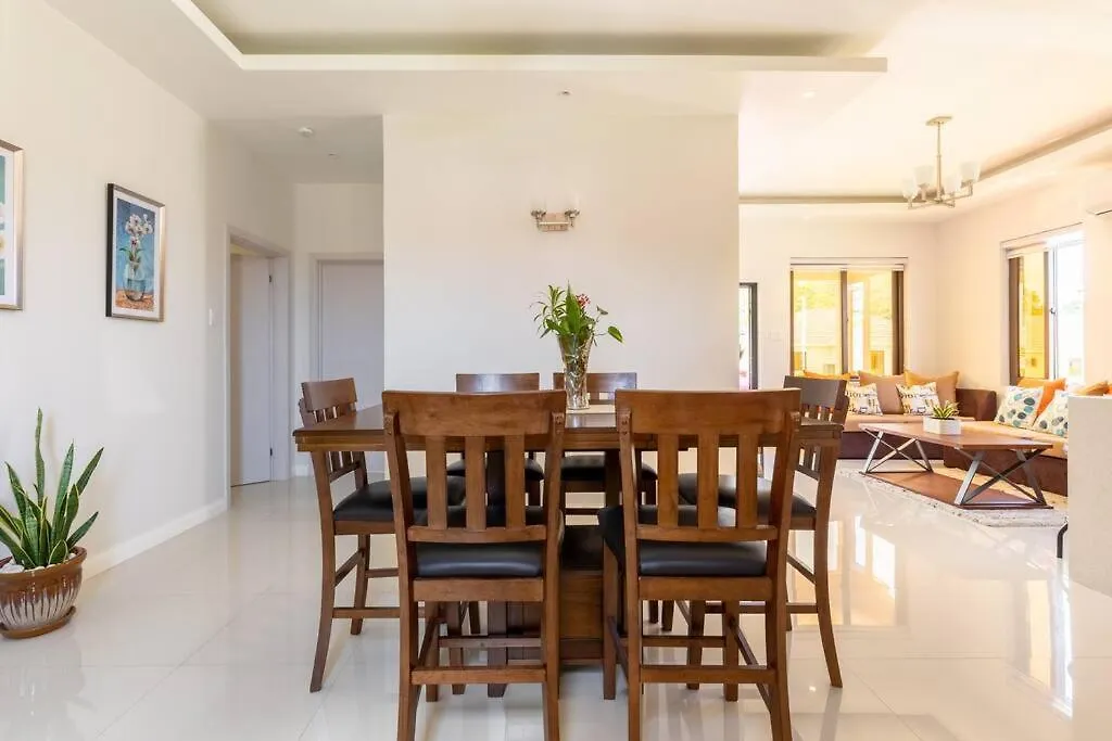 Sun Shine Luxury Villas 2 Bedroom Pool & Gym Ocho Rios St Ann 0*,  Jamajka