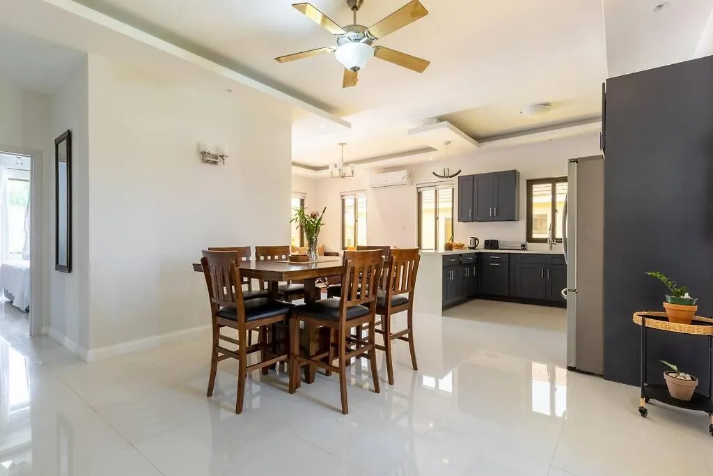 Sun Shine Luxury Villas 2 Bedroom Pool & Gym Ocho Rios St Ann